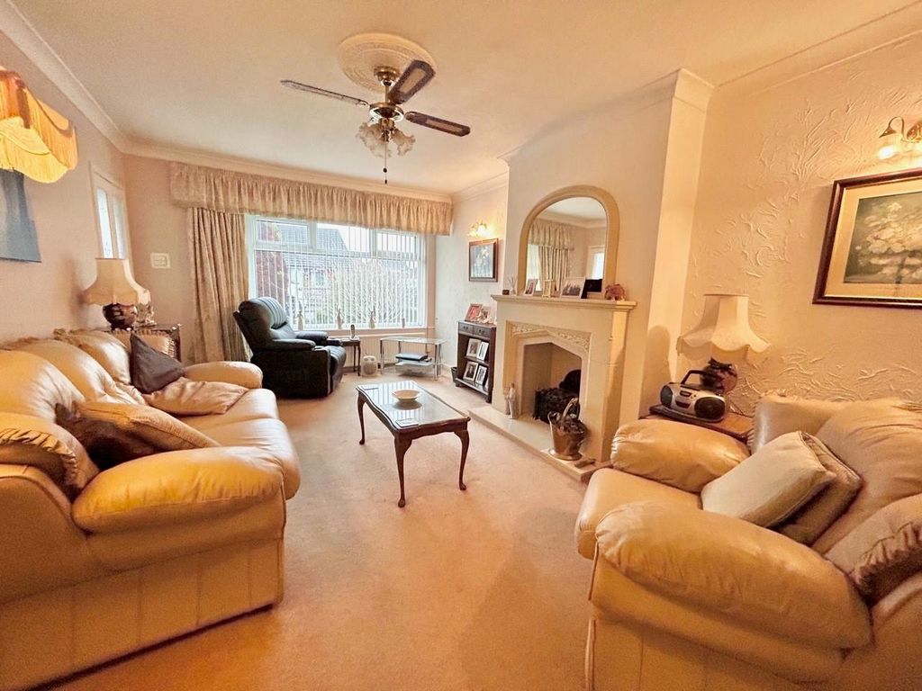 Property photo 2 of 8 Lounge.Jpg