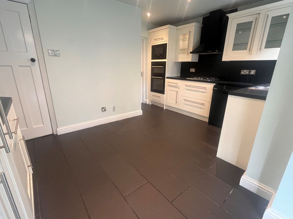 Property photo 3 of 17 Image