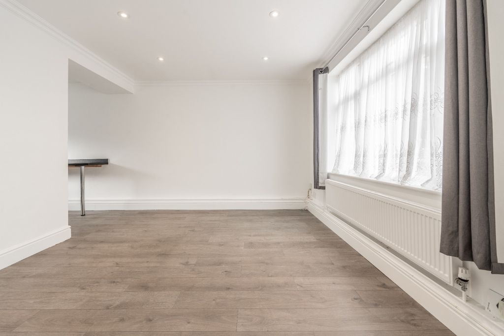 Property photo 2 of 24 5174593