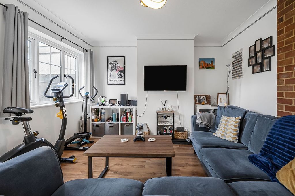 Property photo 2 of 23