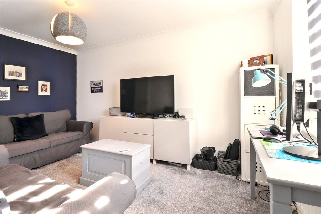 Property photo 3 of 23 Snug / Home Office