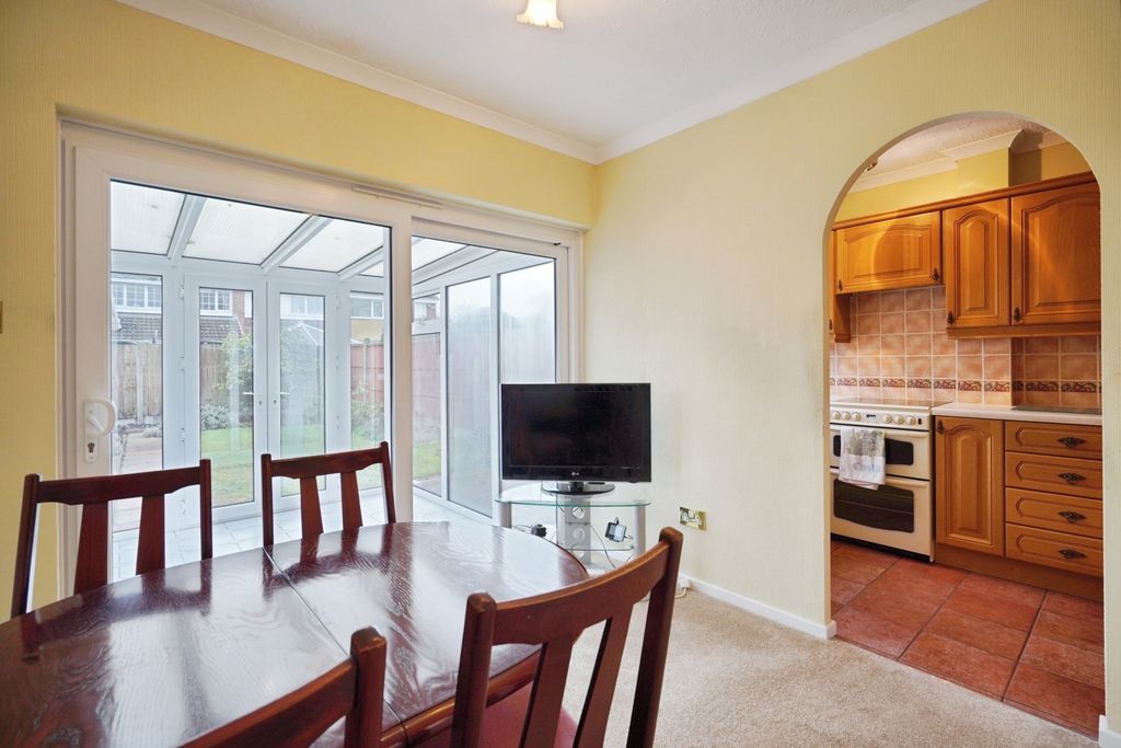 Property photo 3 of 17 Dining Area