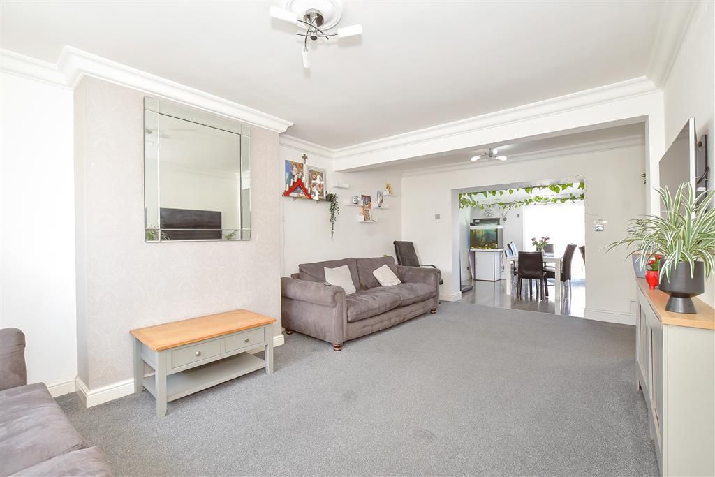 Property photo 1 of 15 Lounge