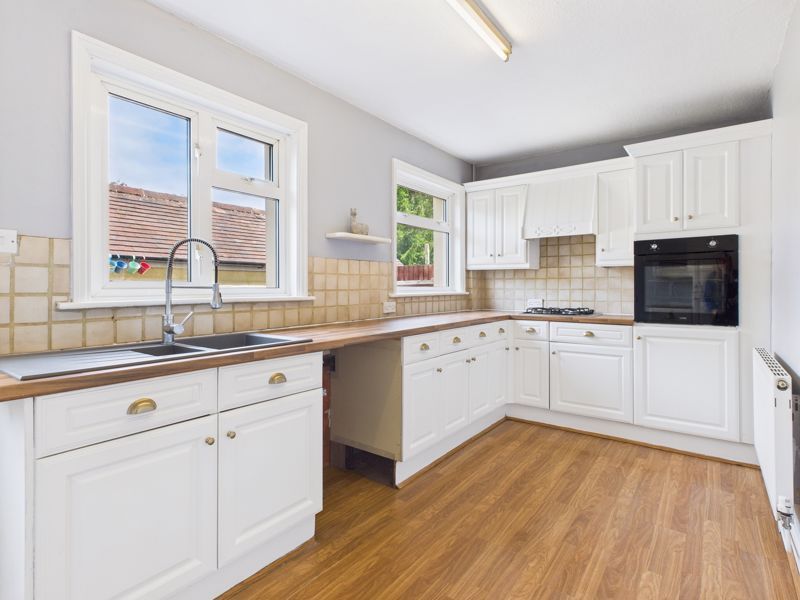 Property photo 3 of 16 Kitchen