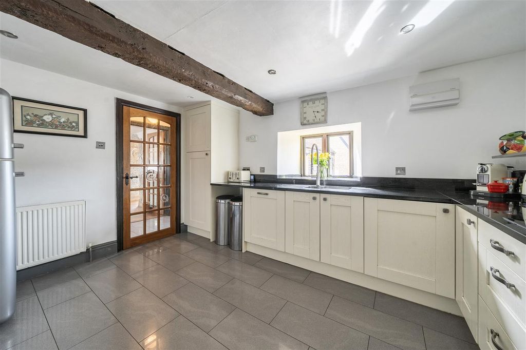 4 bed barn conversion for saleChurch End, Biddenham MK40 photo 4