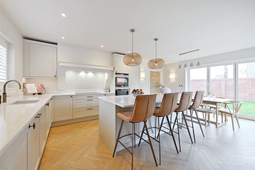 Property photo 2 of 15 Picture No. 17