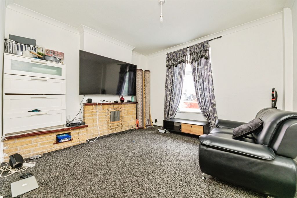 Property photo 2 of 14