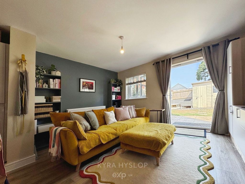 Property photo 2 of 17