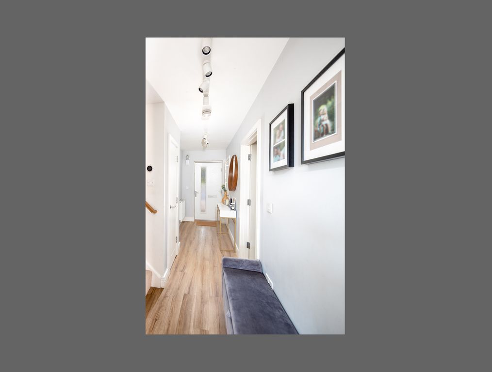 Property photo 2 of 24 Entrance Hall