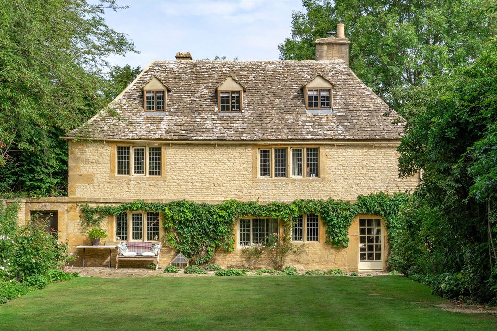 Property photo 1 of 19 Ford Manor