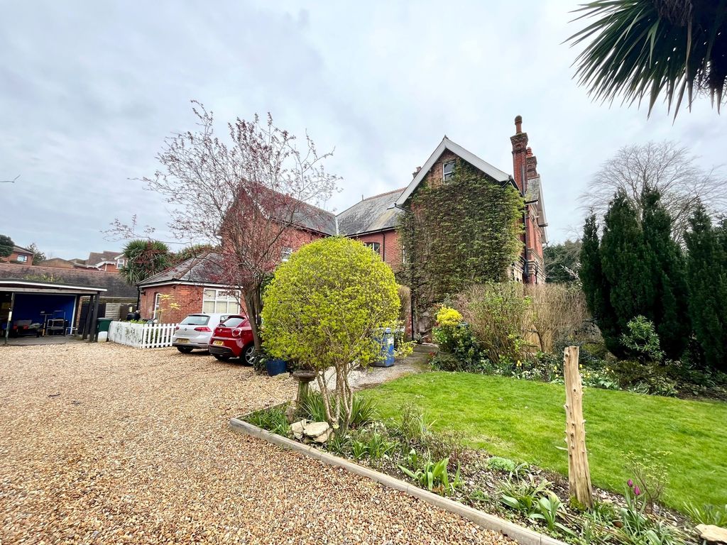 Property photo 1 of 7