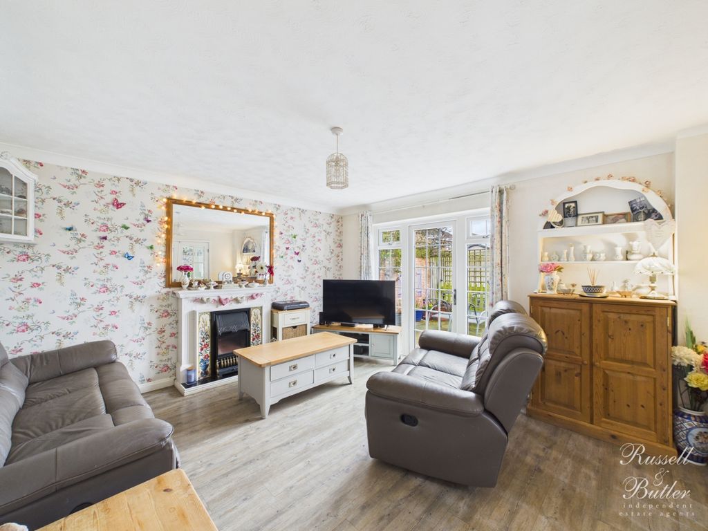 Property photo 2 of 21 Cam01995G0-Pr0415-Still009