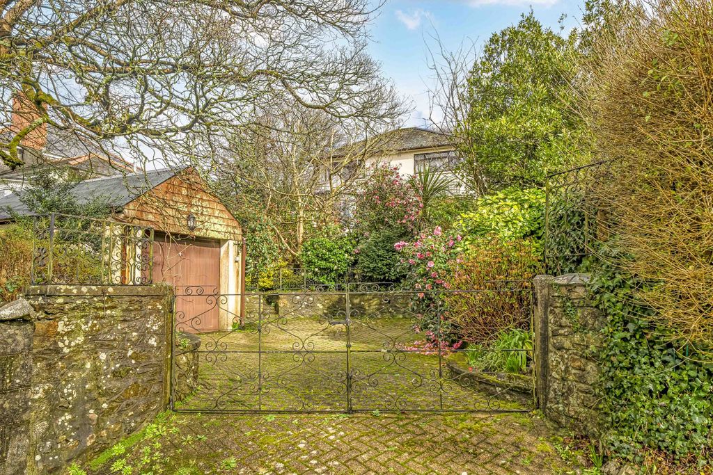 Property photo 3 of 12 Photo 3