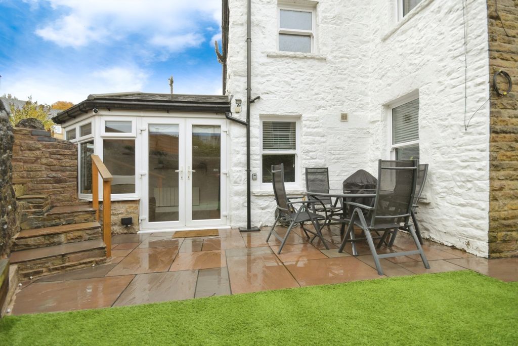 Property photo 2 of 17 Photo