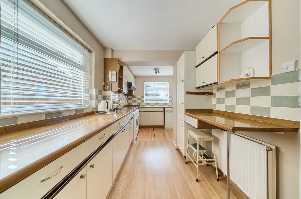 Property photo 3 of 22 1343821-20-68A6Ef...