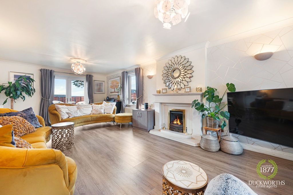 Property photo 3 of 36