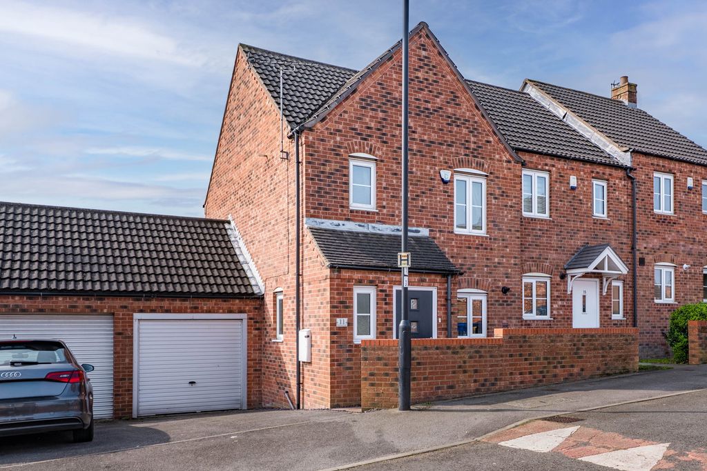 Property photo 1 of 33