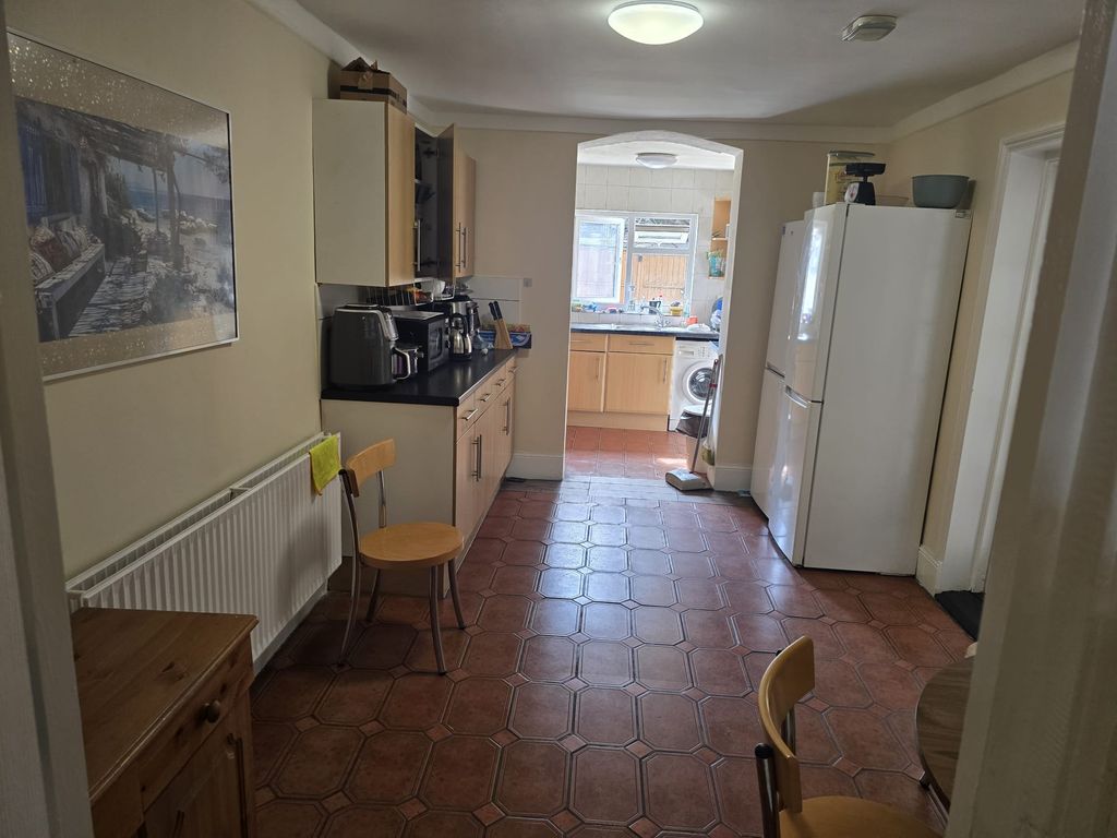 Property photo 3 of 4 Kitchen