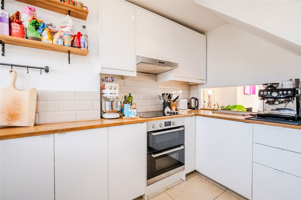 Property photo 2 of 8 Picture No. 13