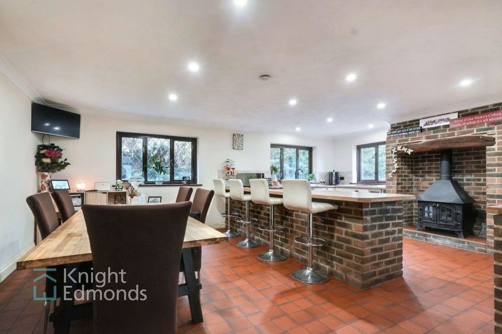 Property photo 1 of 11 Kitchen / Dining