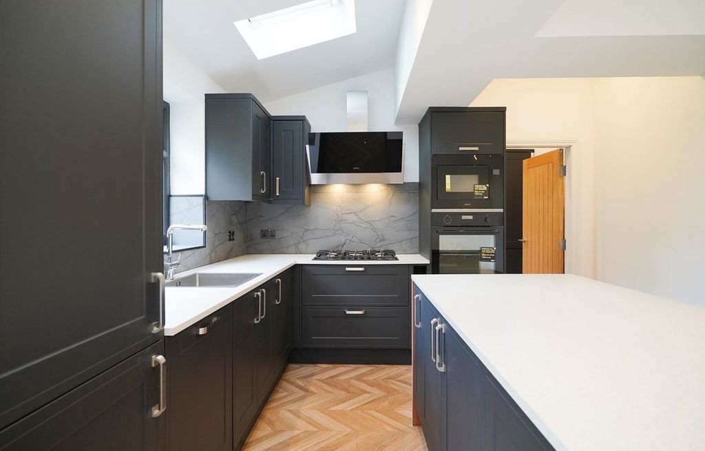 Property photo 3 of 24