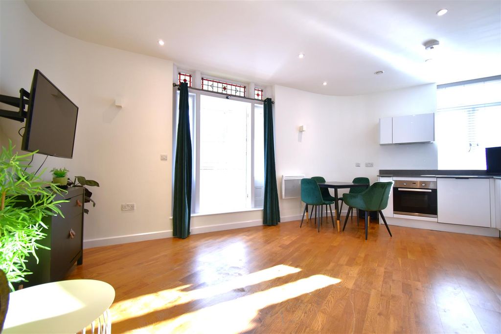 Property photo 3 of 12