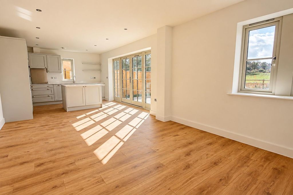 Property photo 3 of 18 K7.Jpg
