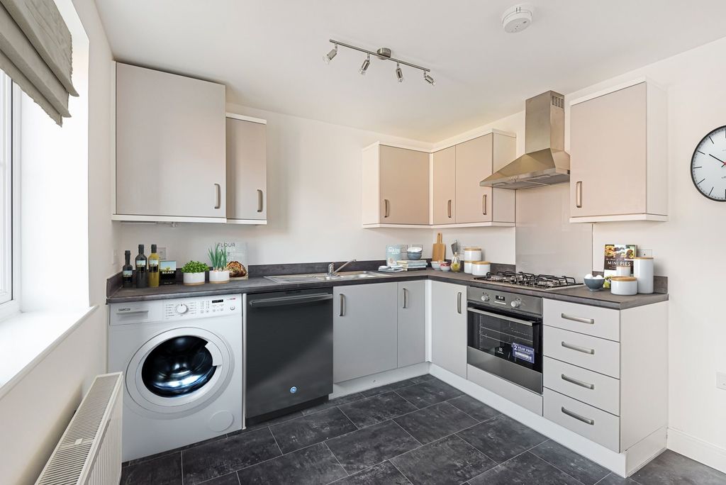 Property photo 3 of 6 Kitchen Dining Room
