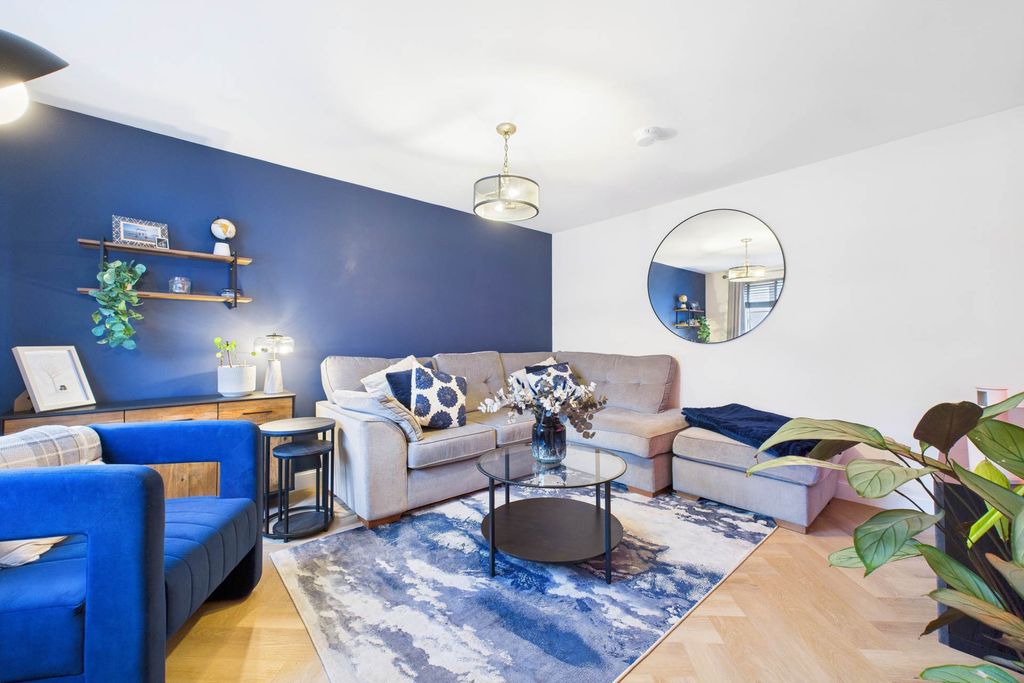 Property photo 2 of 27