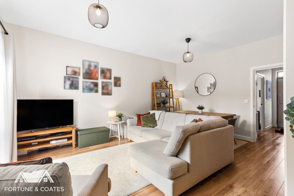 Property photo 2 of 30 Bullfinchroad_19.Jpg