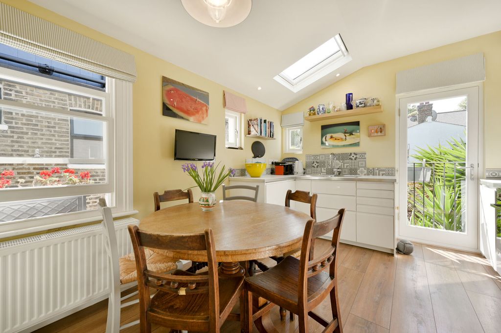 Property photo 2 of 11