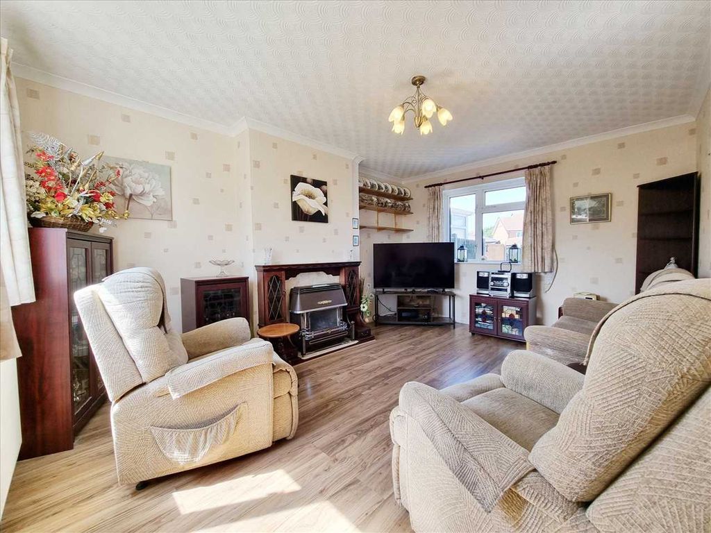 Property photo 2 of 12 Lounge: