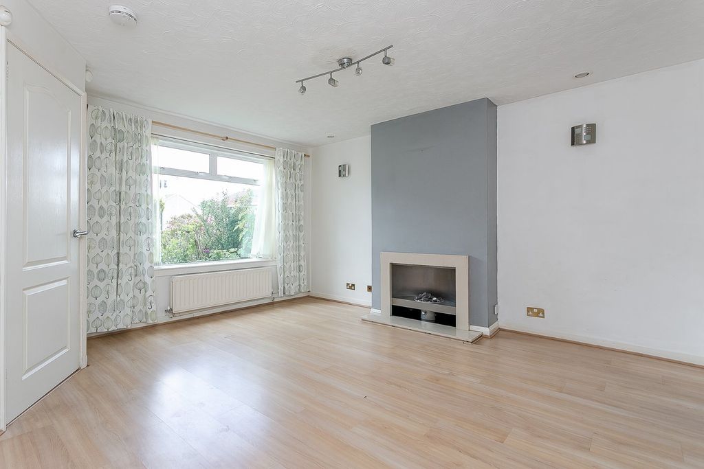 Property photo 2 of 25