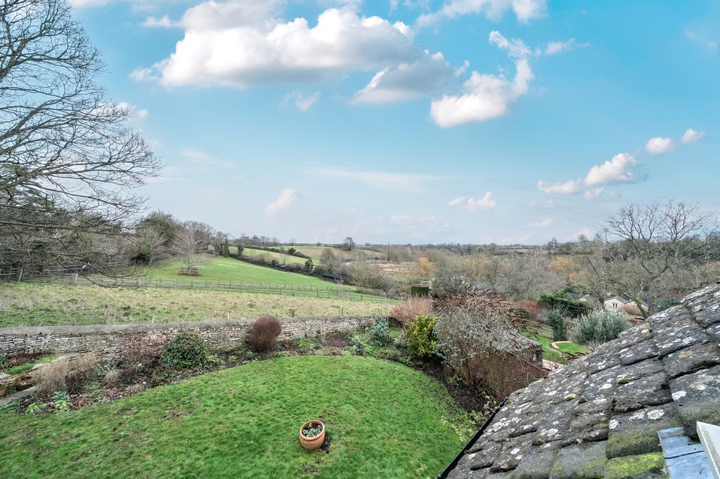 Property photo 2 of 37