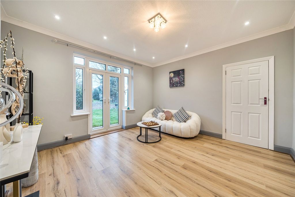 Property photo 3 of 17 Picture No. 10