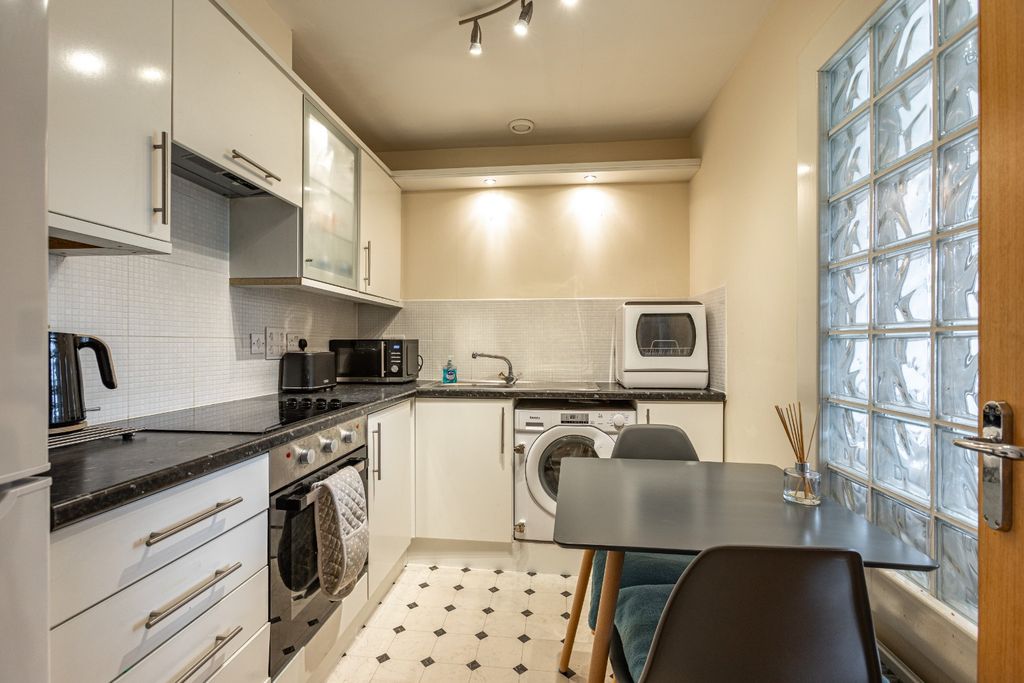 Property photo 3 of 33