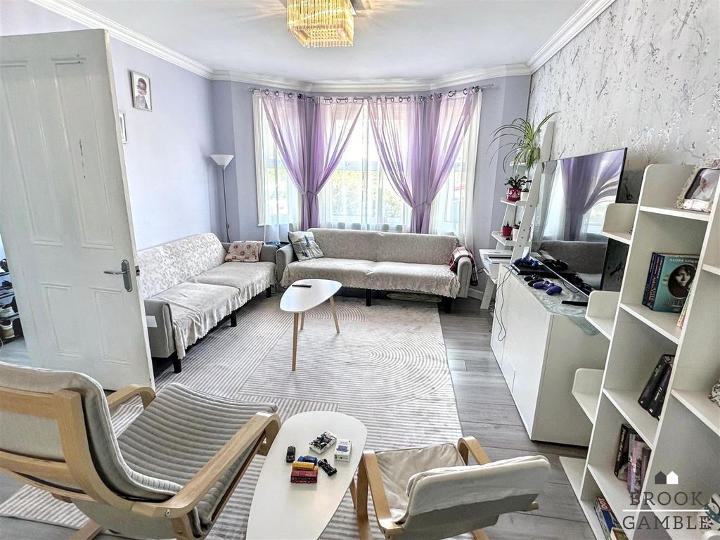 Property photo 3 of 18 01323 438506