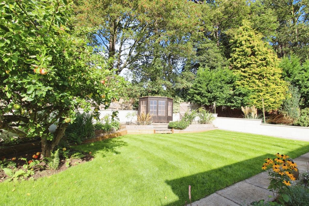 Property photo 3 of 20 Pbox-Garden-338934.Jpg