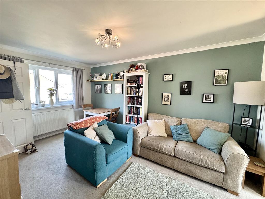 Property photo 2 of 20 Sitting Room