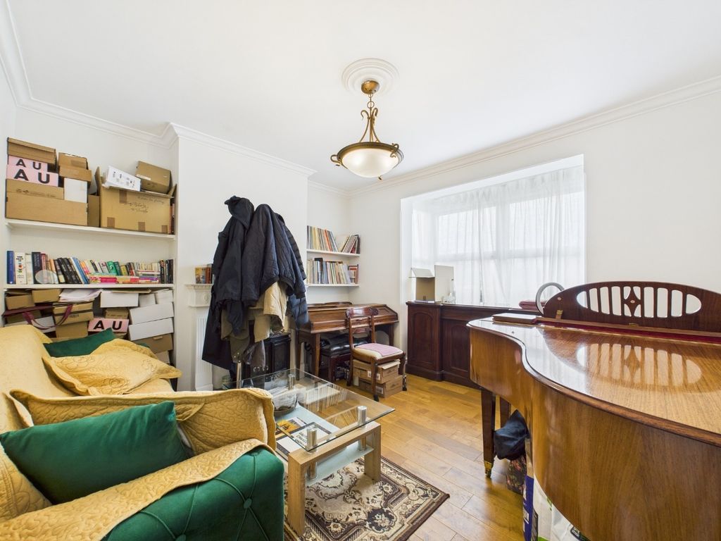 Property photo 3 of 11 4037055