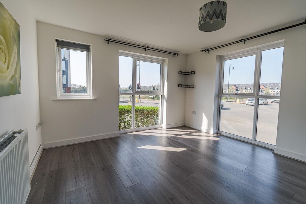 Property photo 3 of 16 Kitchen / Living Room