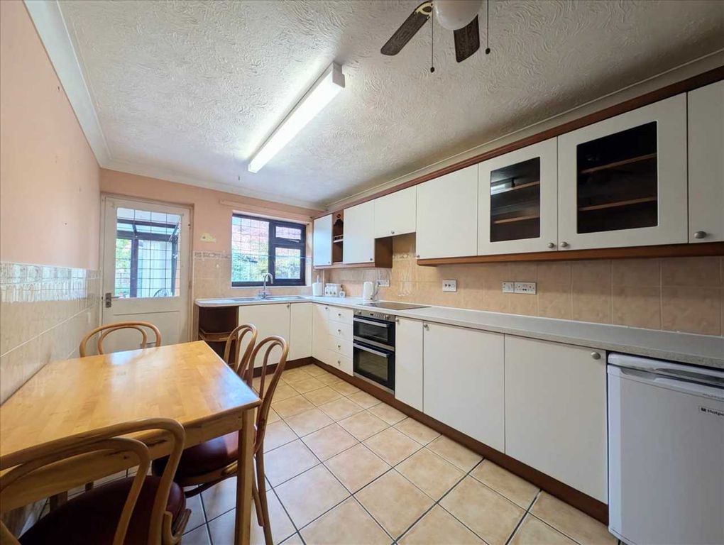 Property photo 2 of 15 Kitchen / Breakfast Room