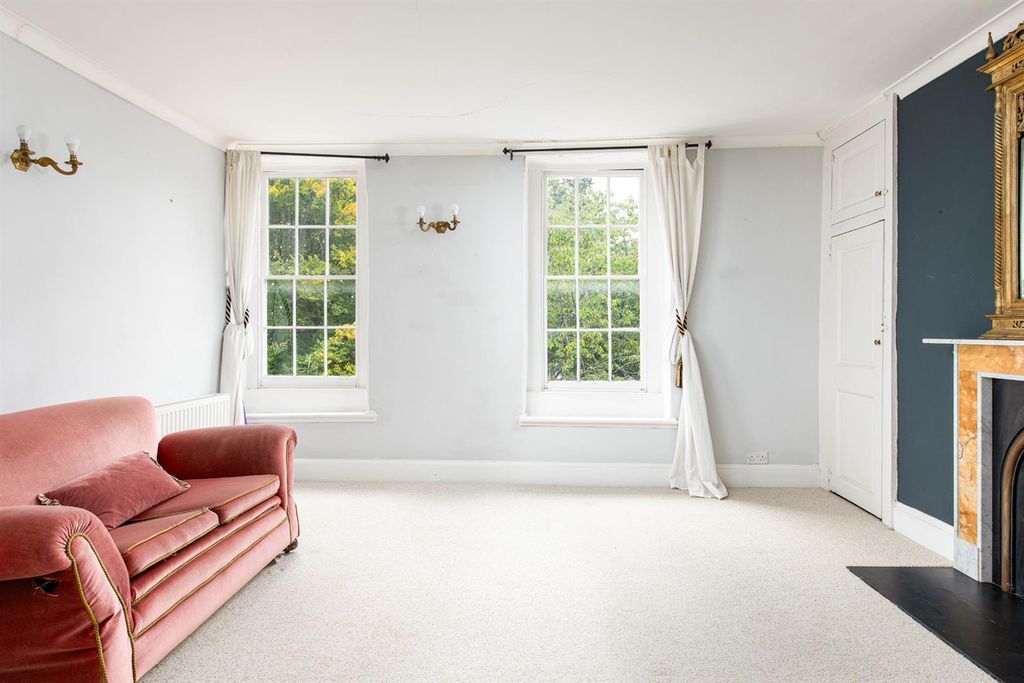 Property photo 3 of 19 Sitting Room