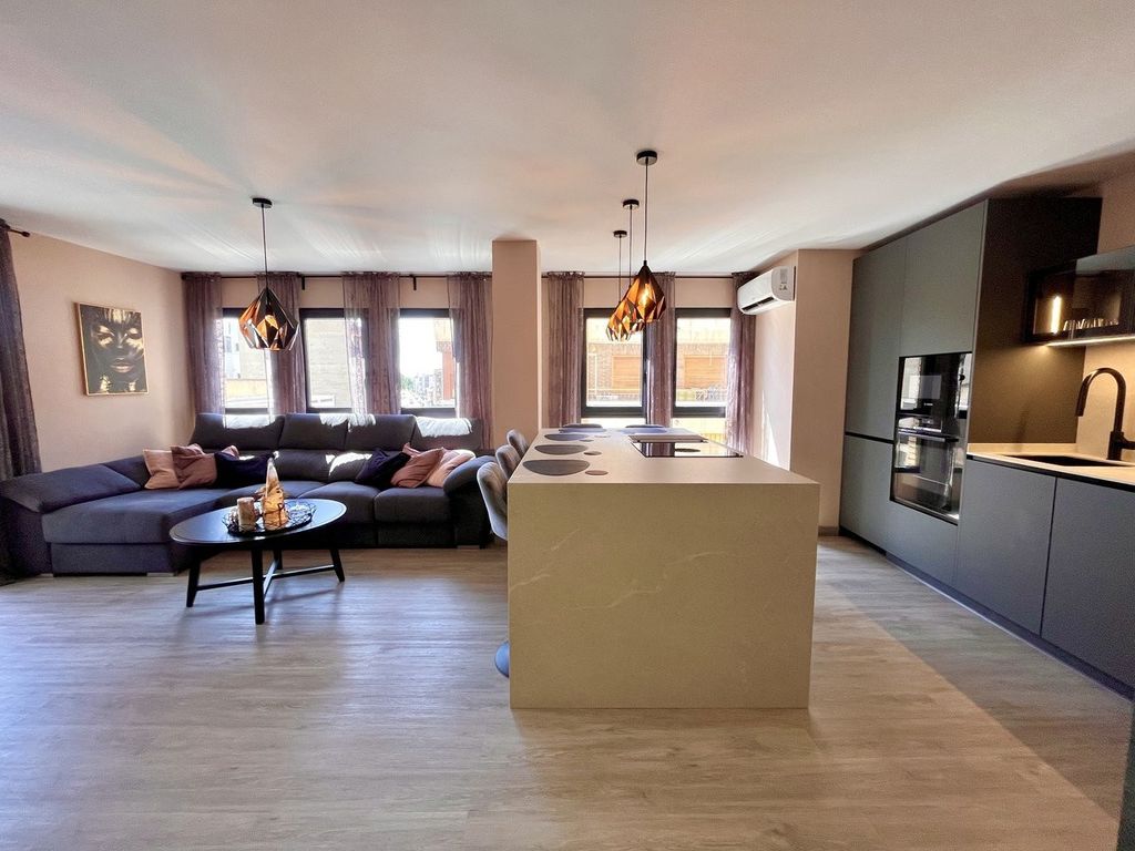 Property photo 1 of 31
