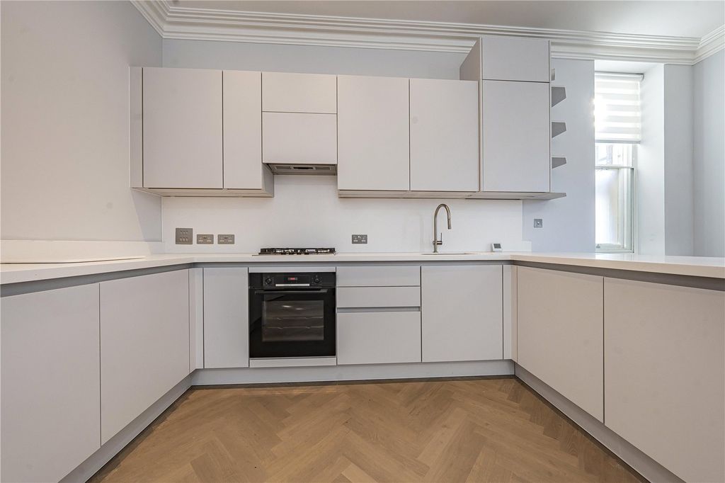 Property photo 2 of 14 Picture No. 12