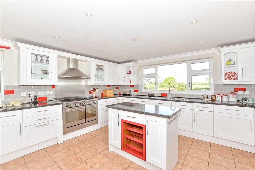 Property photo 3 of 20 Kitchen