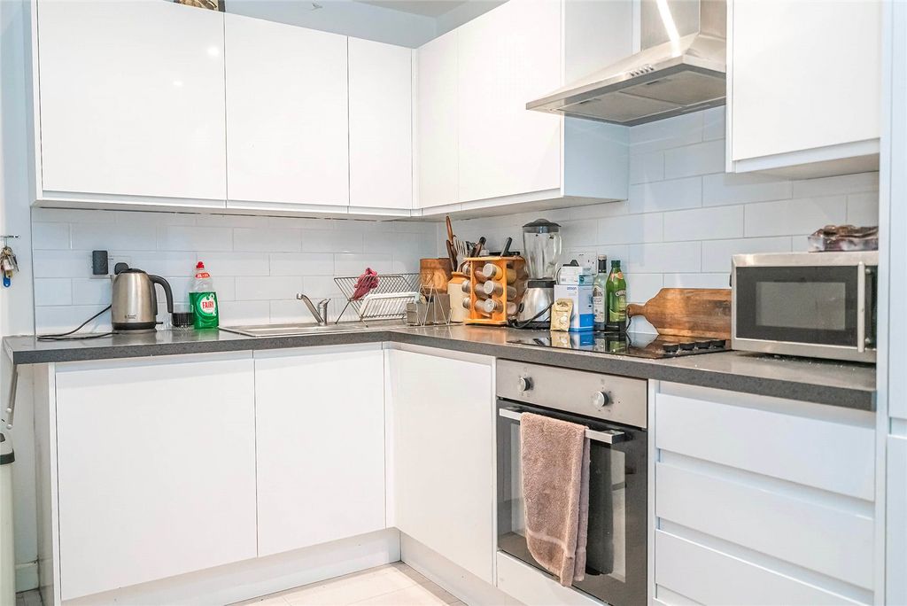 Property photo 3 of 17 Kitchen