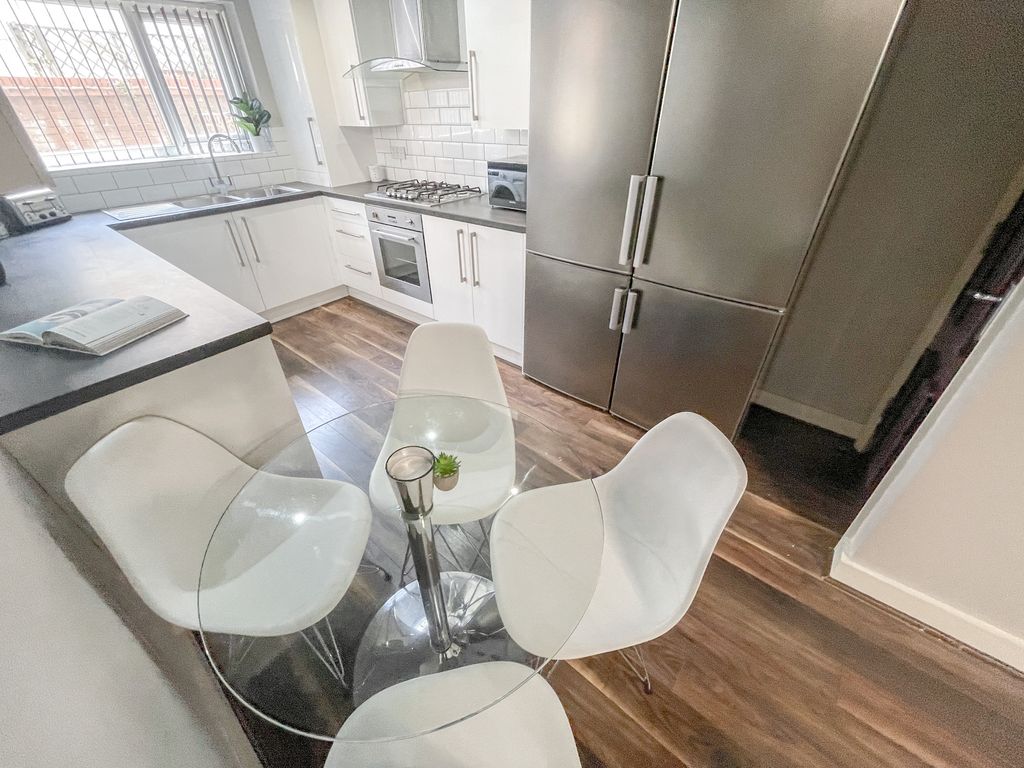 Property photo 3 of 11 File_010