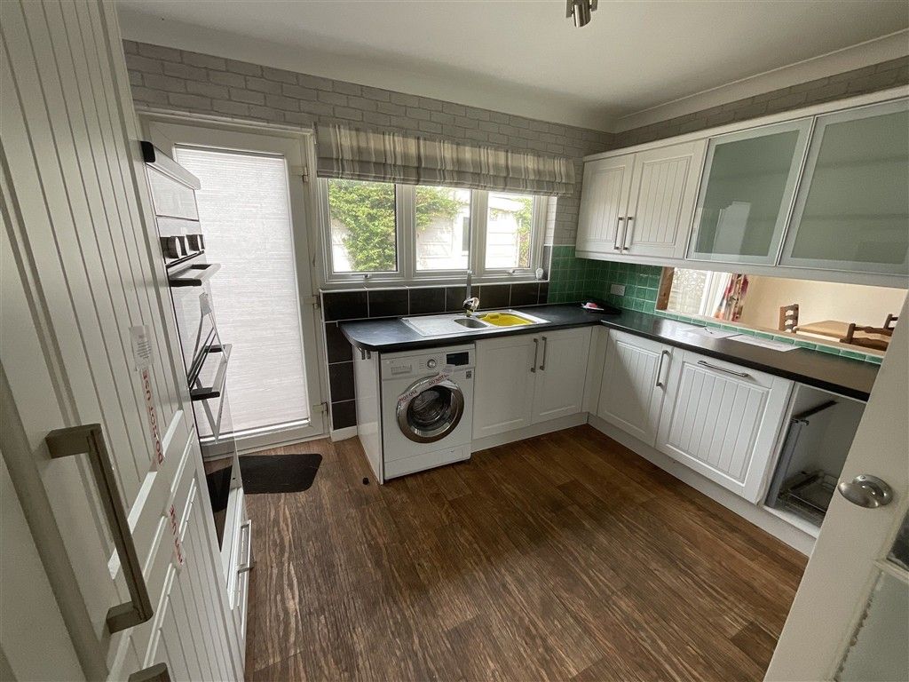 Property photo 3 of 7 Kitchen