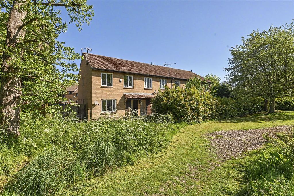 Property photo 1 of 14 Millford-Close-11.Jpg